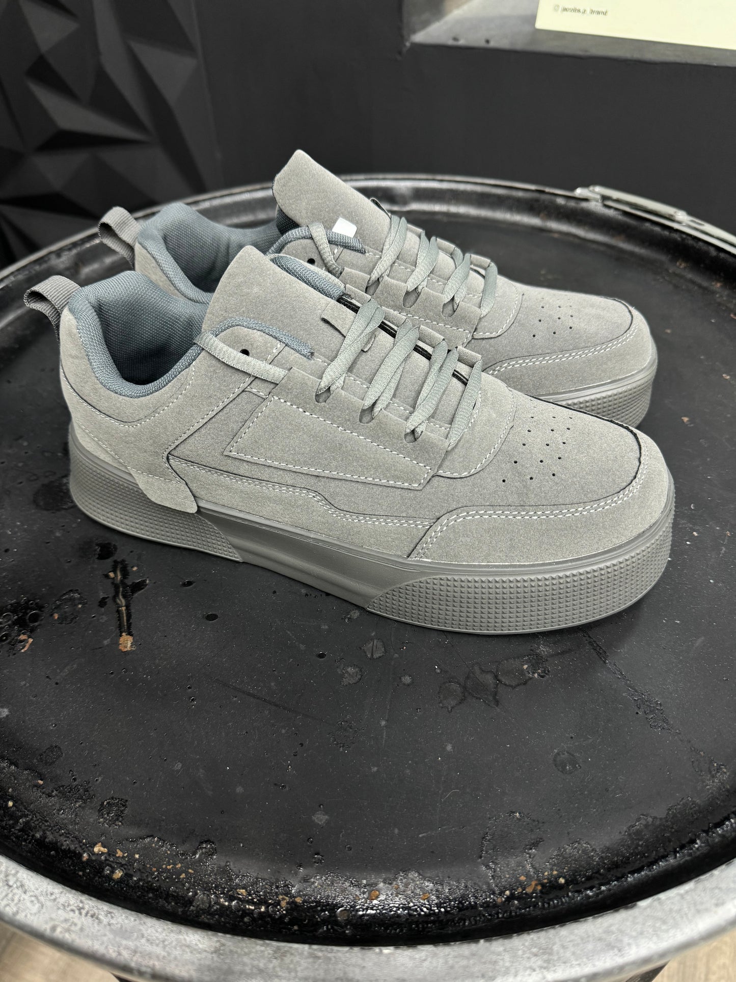 Sneakers su base Lv