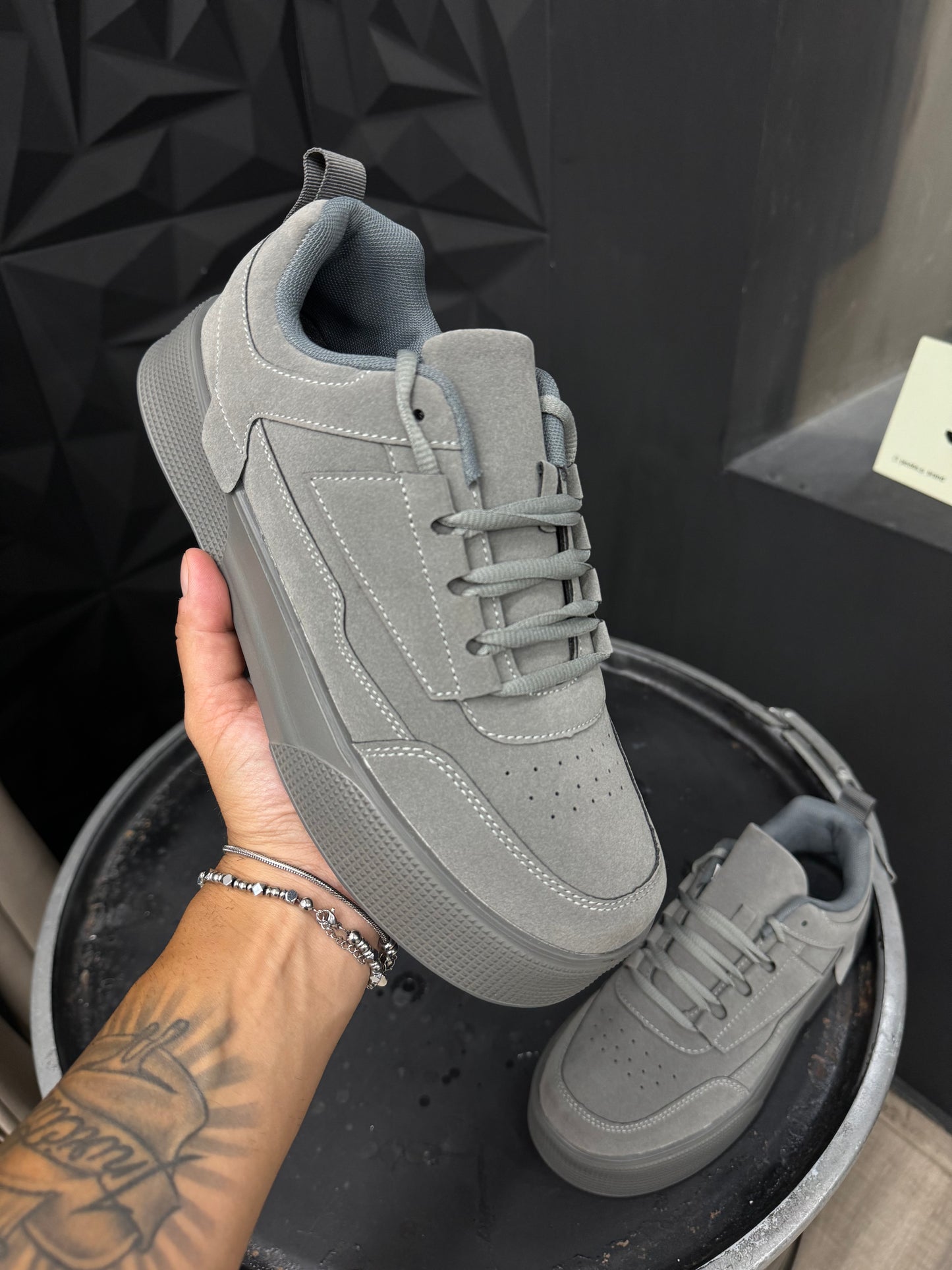 Sneakers su base Lv