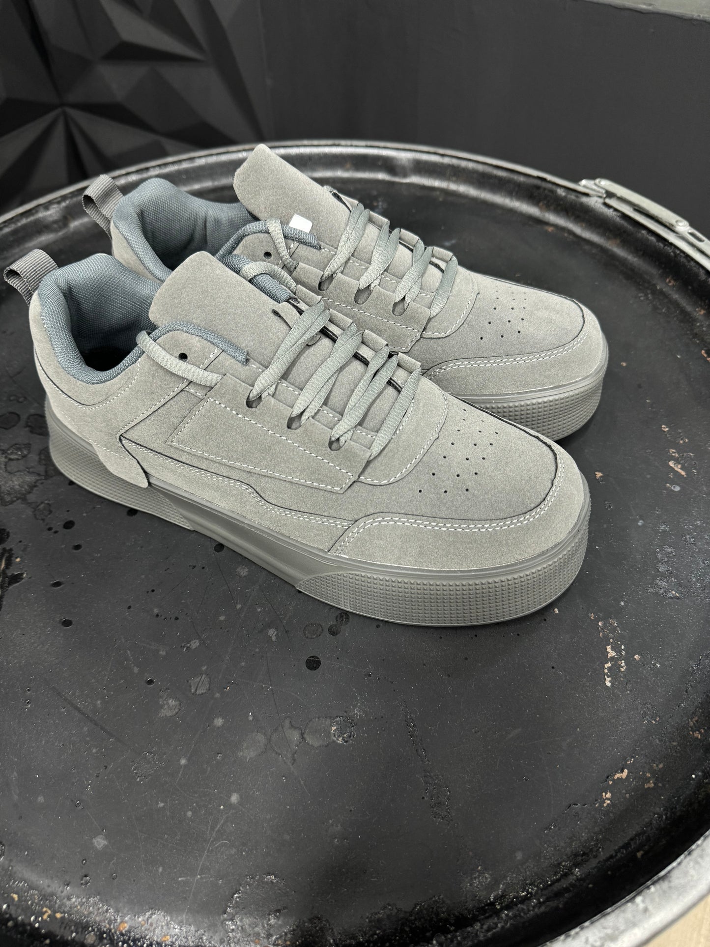 Sneakers su base Lv