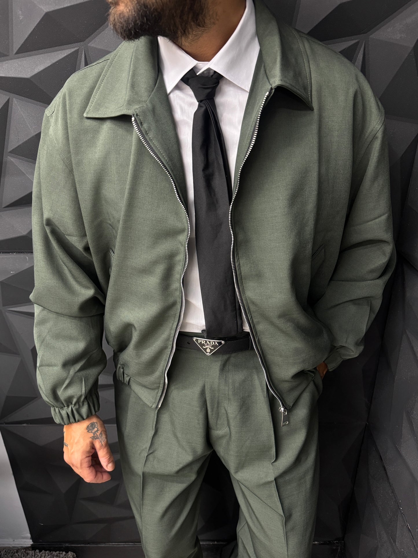 Set AVIATOR